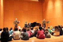 Los_tres_en_escenario_cuentos_con_musica-211x141.jpg